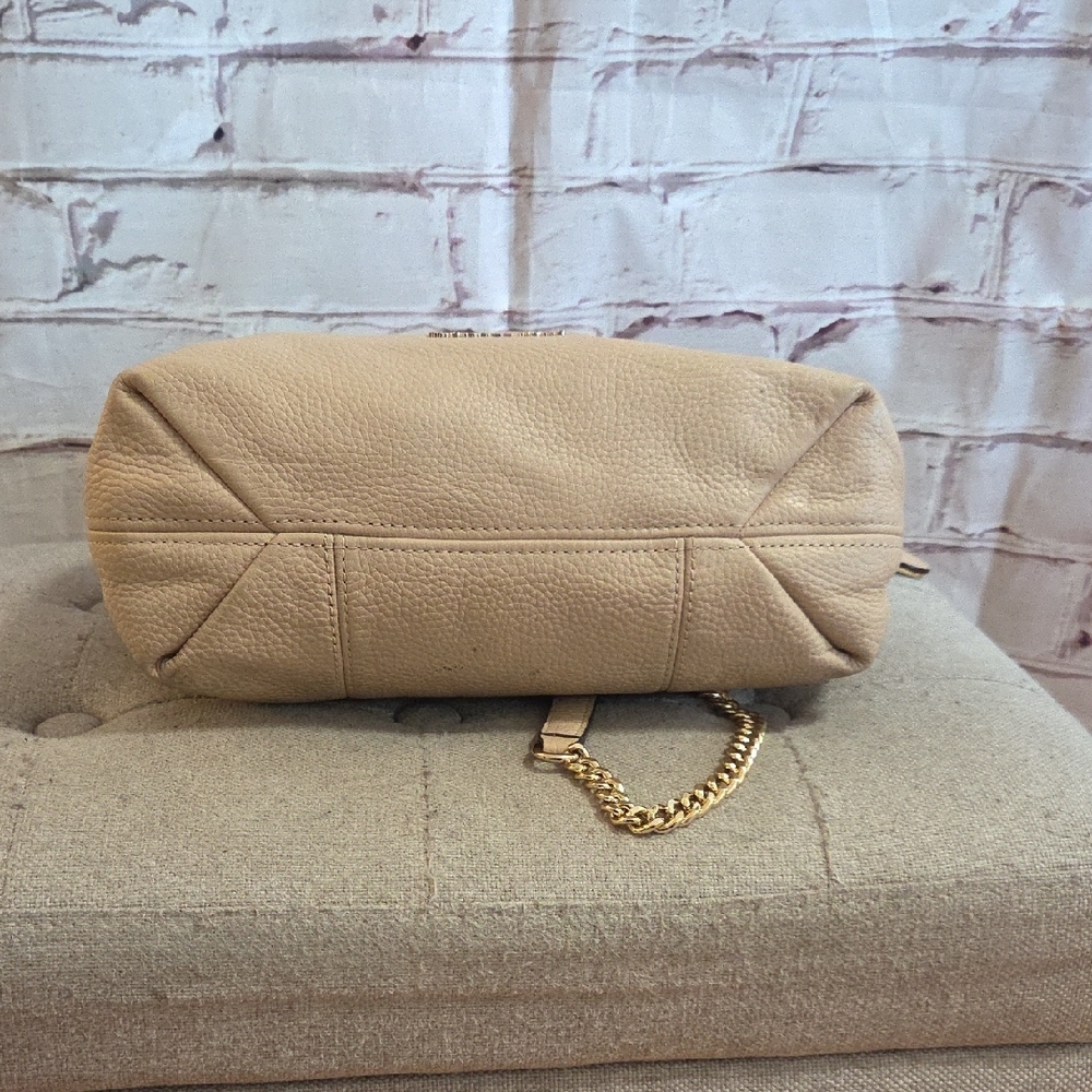 Michael Kors Cream Shoulder Bag with Gold Accents - Picture 5 of 10